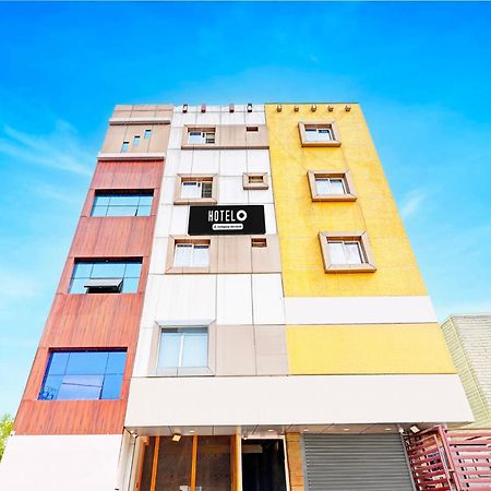 Super Hotel O Srigandhakavalu Formerly Chamundeshwari Lodging Jālahalli Zewnętrze zdjęcie