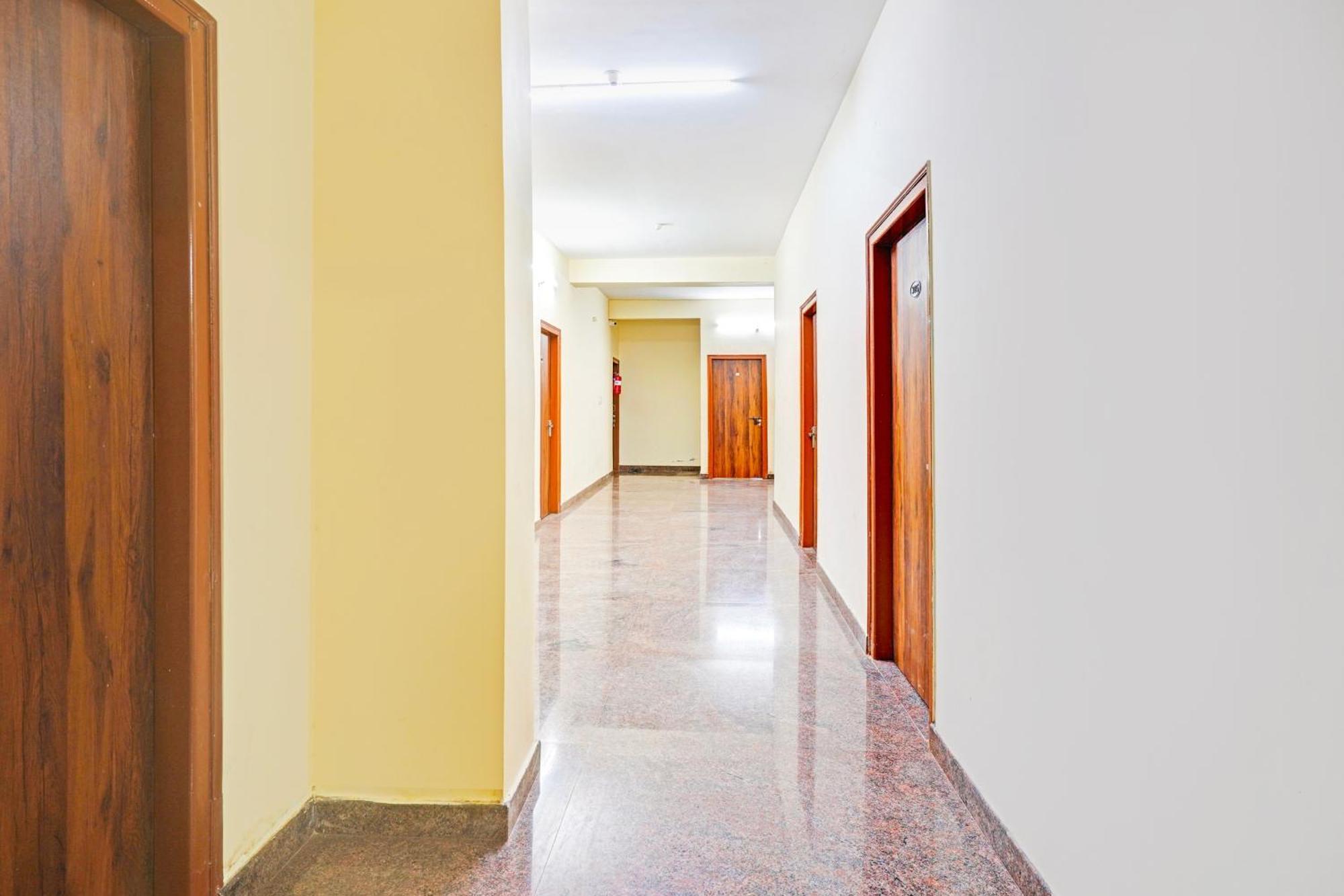Super Hotel O Srigandhakavalu Formerly Chamundeshwari Lodging Jālahalli Zewnętrze zdjęcie