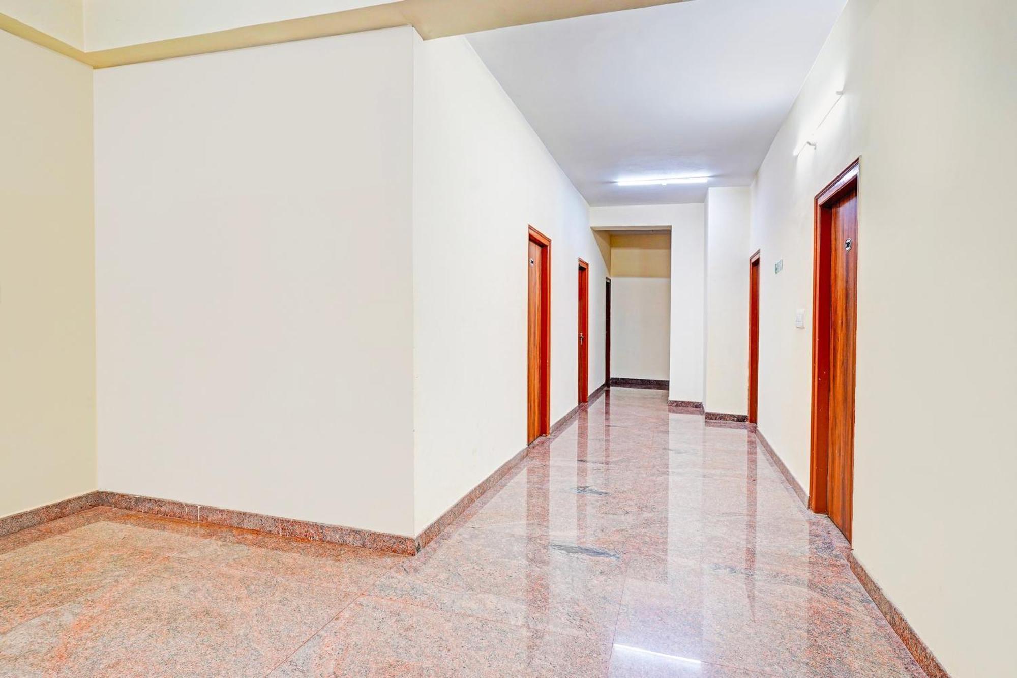 Super Hotel O Srigandhakavalu Formerly Chamundeshwari Lodging Jālahalli Zewnętrze zdjęcie